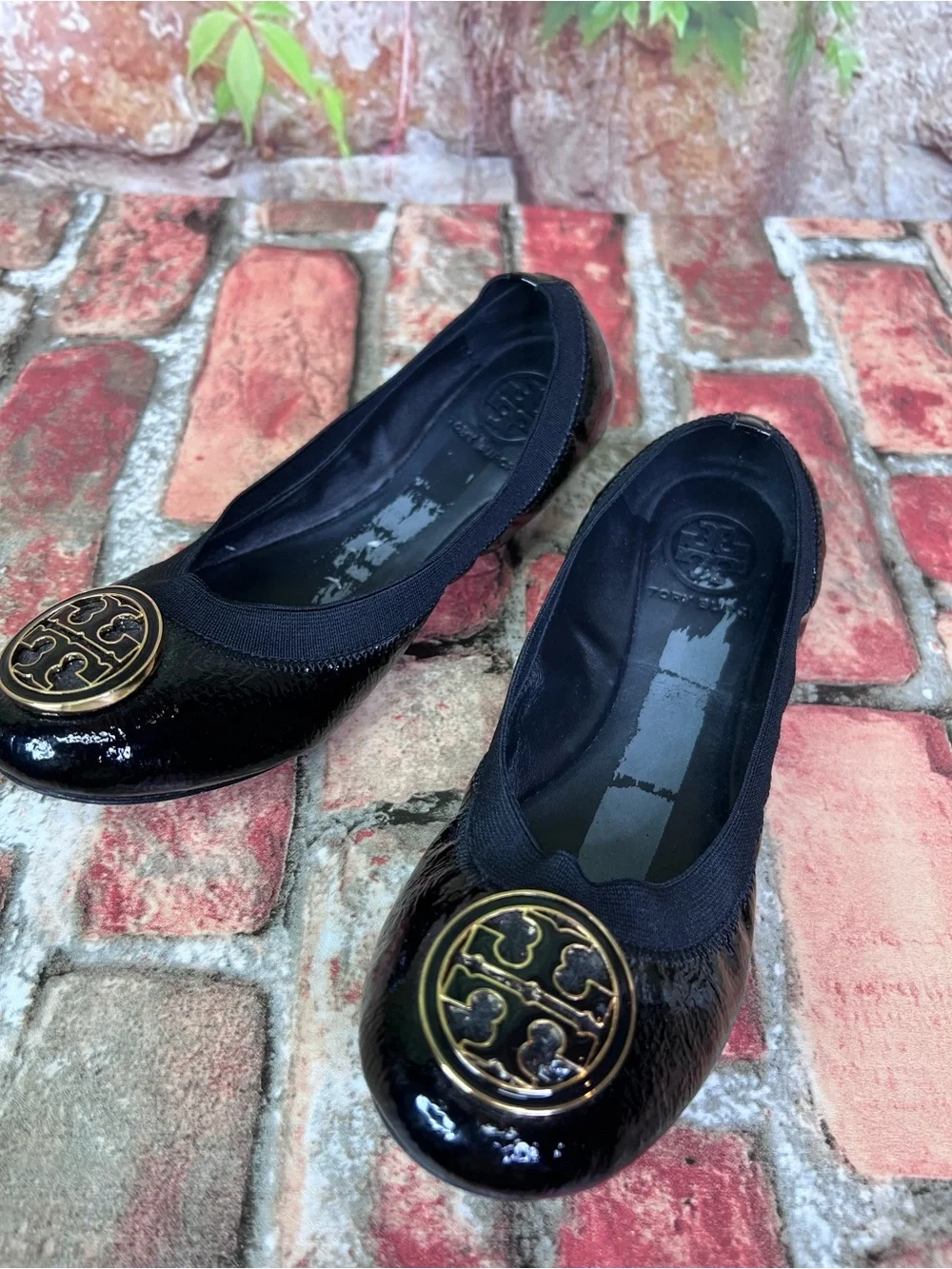 TORY BURCH Caroline Black Patent Leather Slip On Balletcore Logo Flats, 6.5M